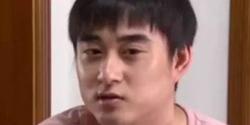 Parents’ discover they have raised the wrong son for 28 years after husband demanded DNA test because boy is ‘too good looking’http://www.kankanews.com/