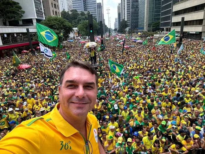 Trump numește „o rușine” alegerile din Brazilia, după ce Flavio Bolsonaro a fugit în SUA